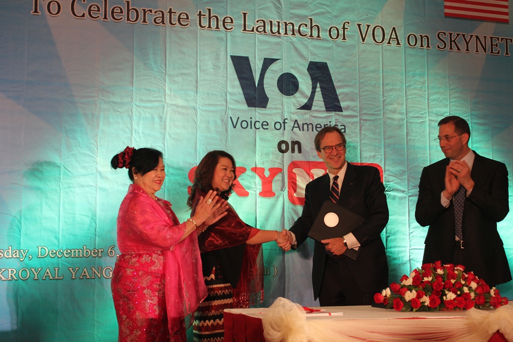 Agreement Signed to Put VOA Programs on Sky Net Satellite TV to Burma