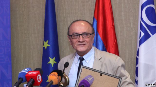 RFE/RL’s Armenian service honored with a Golden Key